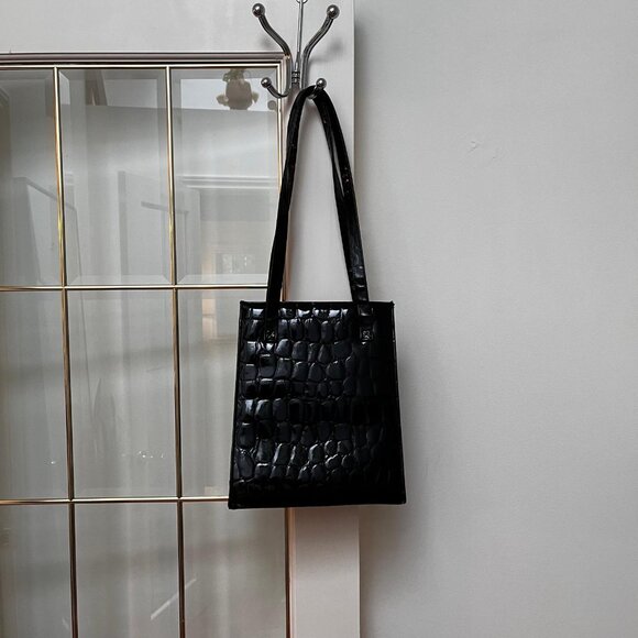 Stylish Leather Alligator Skin Inspired Black Tote Bag Purse - Picture 4 of 7